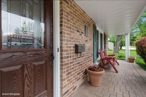 1365 Stonegate Rd, Naperville, IL 60540 photo 2