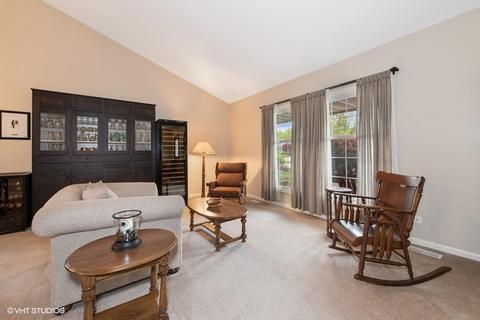 1365 Stonegate Rd, Naperville, IL 60540 photo 4