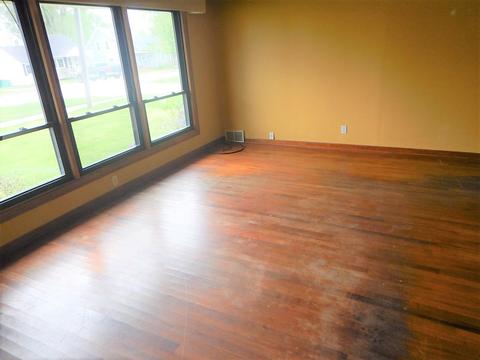552 E 3rd St, Lockport, IL 60441 photo 6