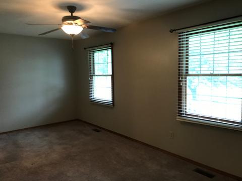 607 E Main St, Danvers, IL 61732 photo 18