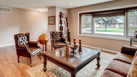 590 Western St, Hoffman Estates, IL 60169 photo 5