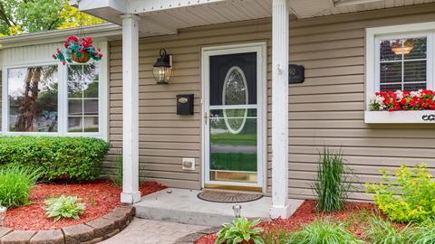 590 Western St, Hoffman Estates, IL 60169 photo 3