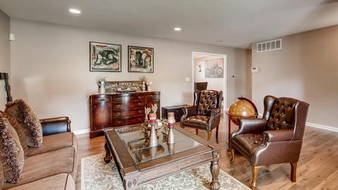 590 Western St, Hoffman Estates, IL 60169 photo 4