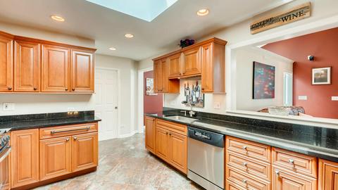 590 Western St, Hoffman Estates, IL 60169 photo 10