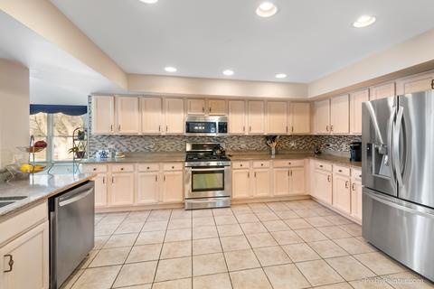 856 Tipperary St, Gilberts, IL 60136 photo 8