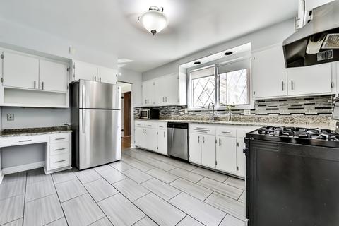 555 E Parkway Rd, Riverside, IL 60546 photo 11
