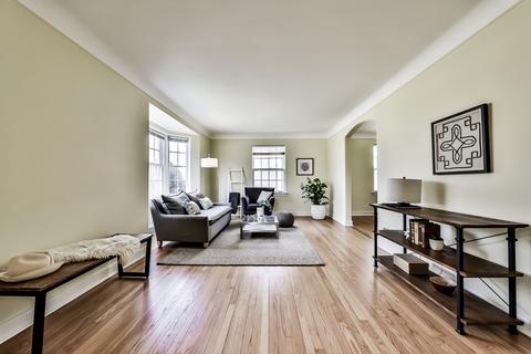 555 E Parkway Rd, Riverside, IL 60546 photo 5