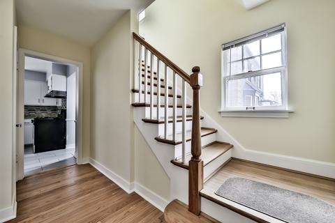 555 E Parkway Rd, Riverside, IL 60546 photo 4