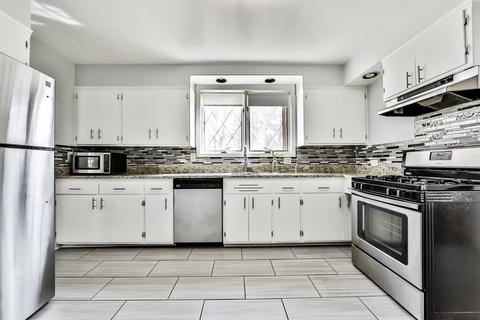 555 E Parkway Rd, Riverside, IL 60546 photo 12