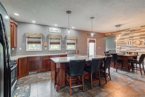 202 Marsh Hawk Dr, Le Roy, IL 61752 photo 9