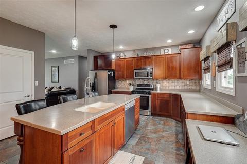 202 Marsh Hawk Dr, Le Roy, IL 61752 photo 8