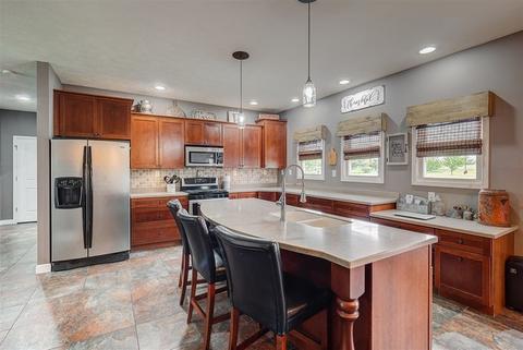 202 Marsh Hawk Dr, Le Roy, IL 61752 photo 7