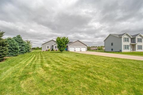 202 Marsh Hawk Dr, Le Roy, IL 61752 photo 4