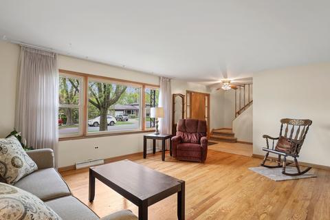 150 E Westview Ct, Addison, IL 60101 photo 3