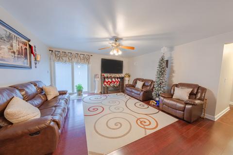1060 Marshall Dr, Des Plaines, IL 60016 photo 3