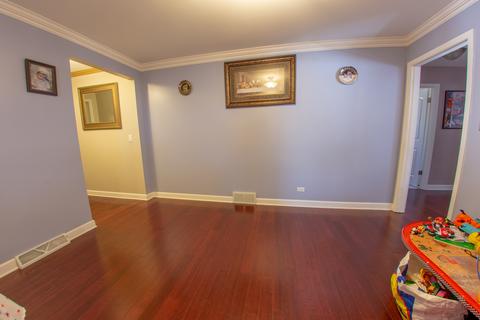 1060 Marshall Dr, Des Plaines, IL 60016 photo 7