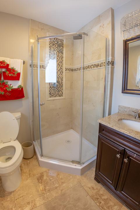1060 Marshall Dr, Des Plaines, IL 60016 photo 12