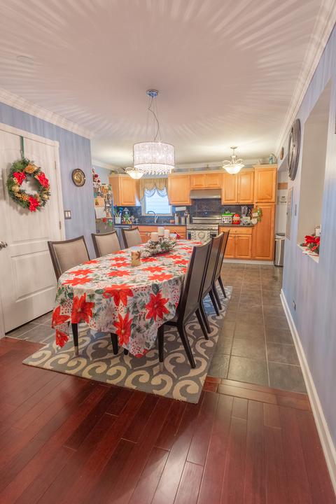 1060 Marshall Dr, Des Plaines, IL 60016 photo 5