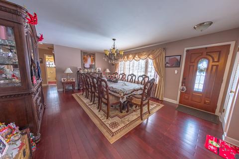 1060 Marshall Dr, Des Plaines, IL 60016 photo 4