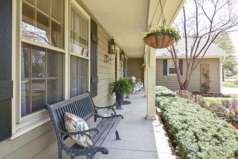 311 Whitmore Ln, Lake Forest, IL 60045 photo 2