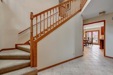 833 Kingston Ln, Bartlett, IL 60103 photo 3