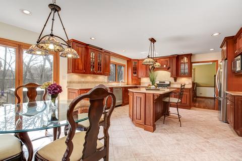 833 Kingston Ln, Bartlett, IL 60103 photo 9