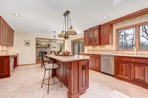833 Kingston Ln, Bartlett, IL 60103 photo 8