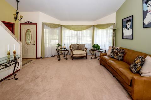 1154 Concord Dr, Elgin, IL 60120 photo 3