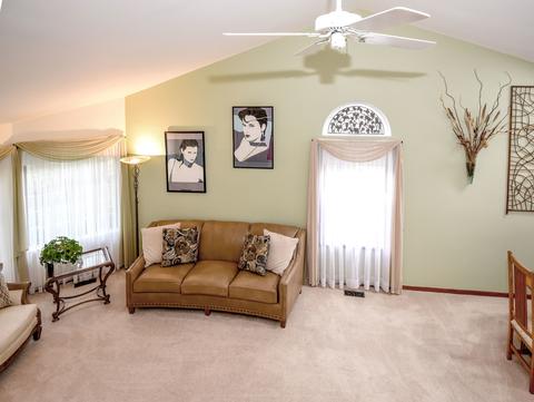 1154 Concord Dr, Elgin, IL 60120 photo 5