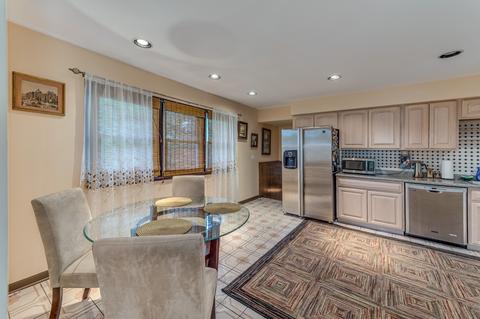 125 Coral Ln, Wheeling, IL 60090 photo 9