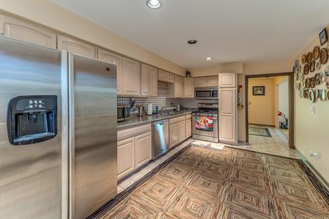 125 Coral Ln, Wheeling, IL 60090 photo 10