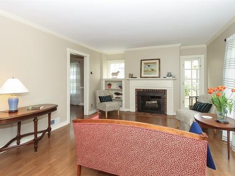 313 N Commonwealth Ave, Elgin, IL 60123 photo 3