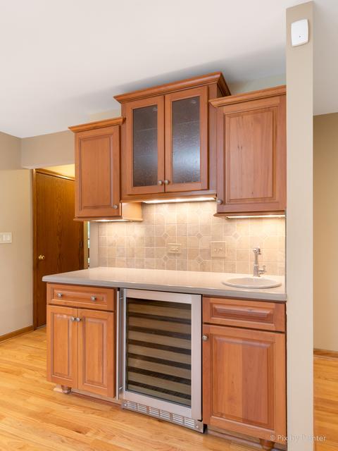 340 W Devon Ave, Roselle, IL 60172 photo 9