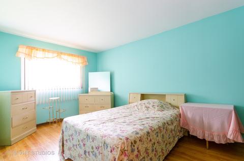 823 Forest Ct, Bartlett, IL 60103 photo 4