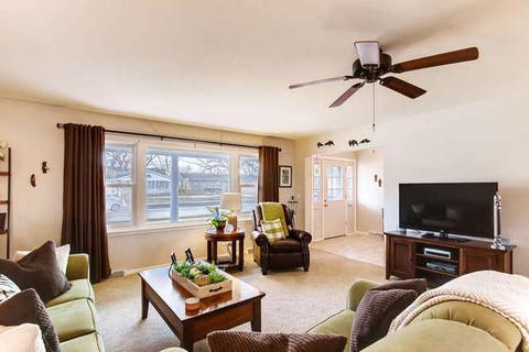 1434 Maple Ln, Elgin, IL 60123 photo 8