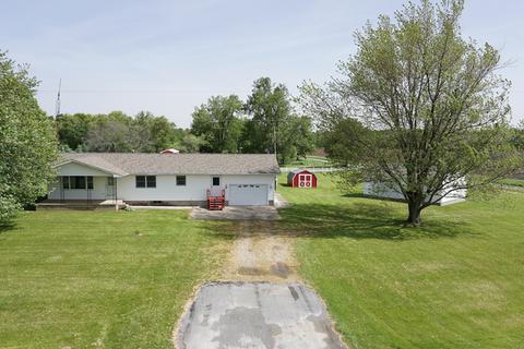 17717 Parnell Rd, Dewitt, IL 61735 photo 2