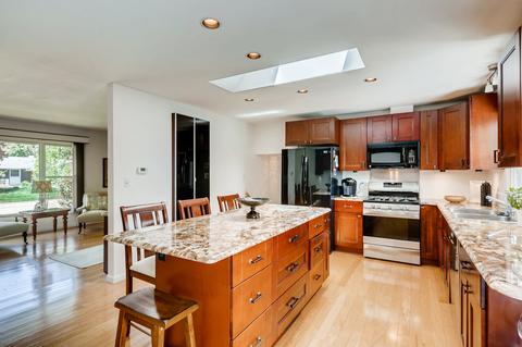 855 Harrison Ln, Hoffman Estates, IL 60192 photo 8