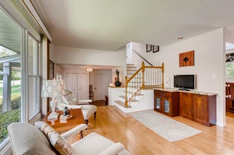 855 Harrison Ln, Hoffman Estates, IL 60192 photo 4