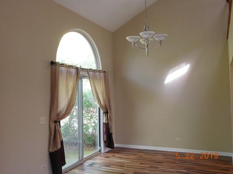 633 Cobblestone Ct, Elgin, IL 60120 photo 4