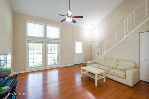 4544 Opal Dr, Hoffman Estates, IL 60192 photo 2