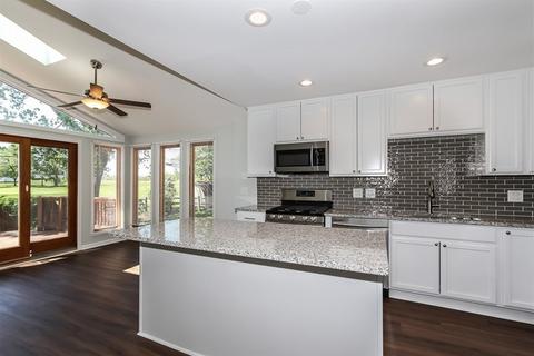 2002 W Parkview Cir, Hoffman Estates, IL 60169 photo 11