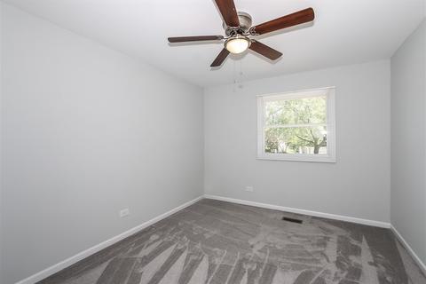 2002 W Parkview Cir, Hoffman Estates, IL 60169 photo 25