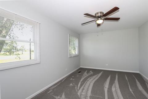 2002 W Parkview Cir, Hoffman Estates, IL 60169 photo 19
