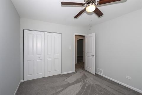 2002 W Parkview Cir, Hoffman Estates, IL 60169 photo 27