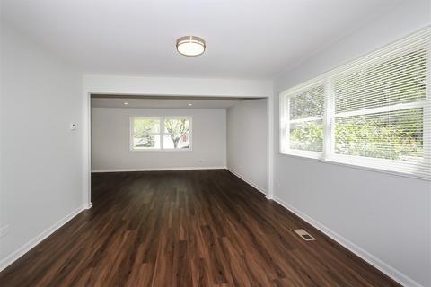 2002 W Parkview Cir, Hoffman Estates, IL 60169 photo 8