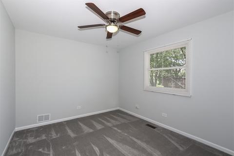 2002 W Parkview Cir, Hoffman Estates, IL 60169 photo 22