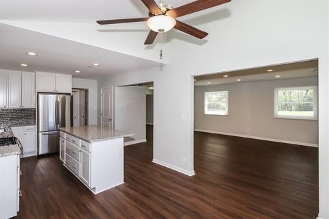 2002 W Parkview Cir, Hoffman Estates, IL 60169 photo 14