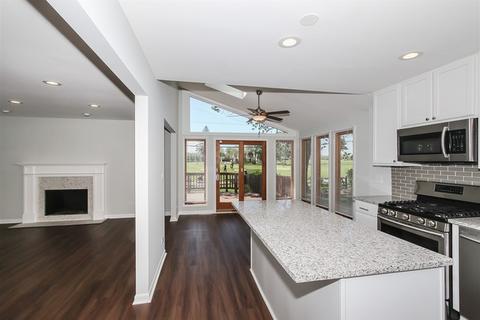 2002 W Parkview Cir, Hoffman Estates, IL 60169 photo 12