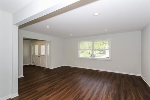 2002 W Parkview Cir, Hoffman Estates, IL 60169 photo 4