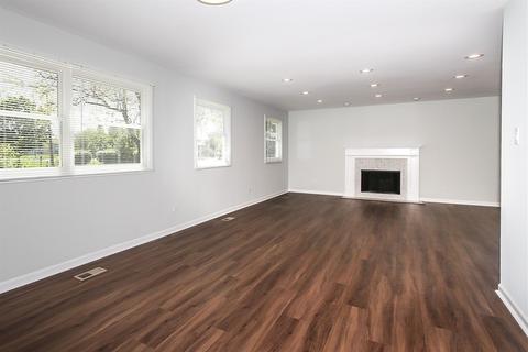 2002 W Parkview Cir, Hoffman Estates, IL 60169 photo 9